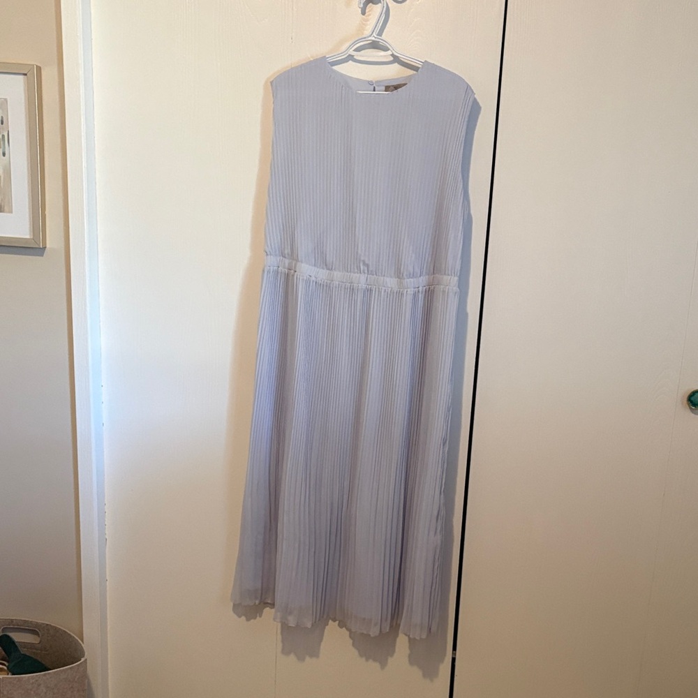 Stylish Sleeveless Pleated Dress